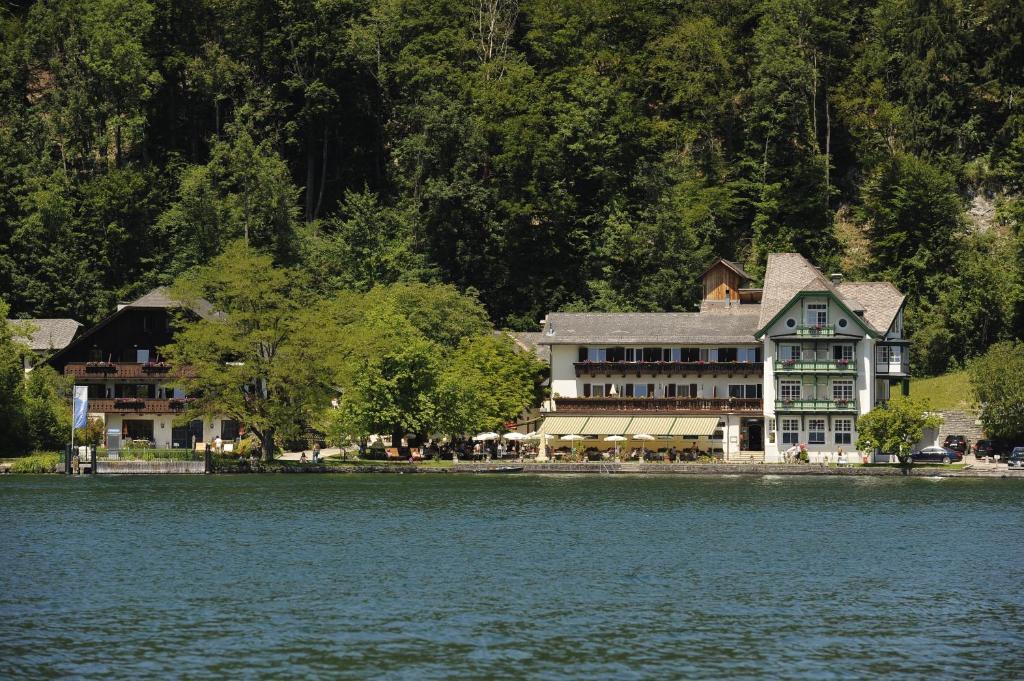 Hotel & Gasthof Fuerberg Sankt Gilgen Exterior photo