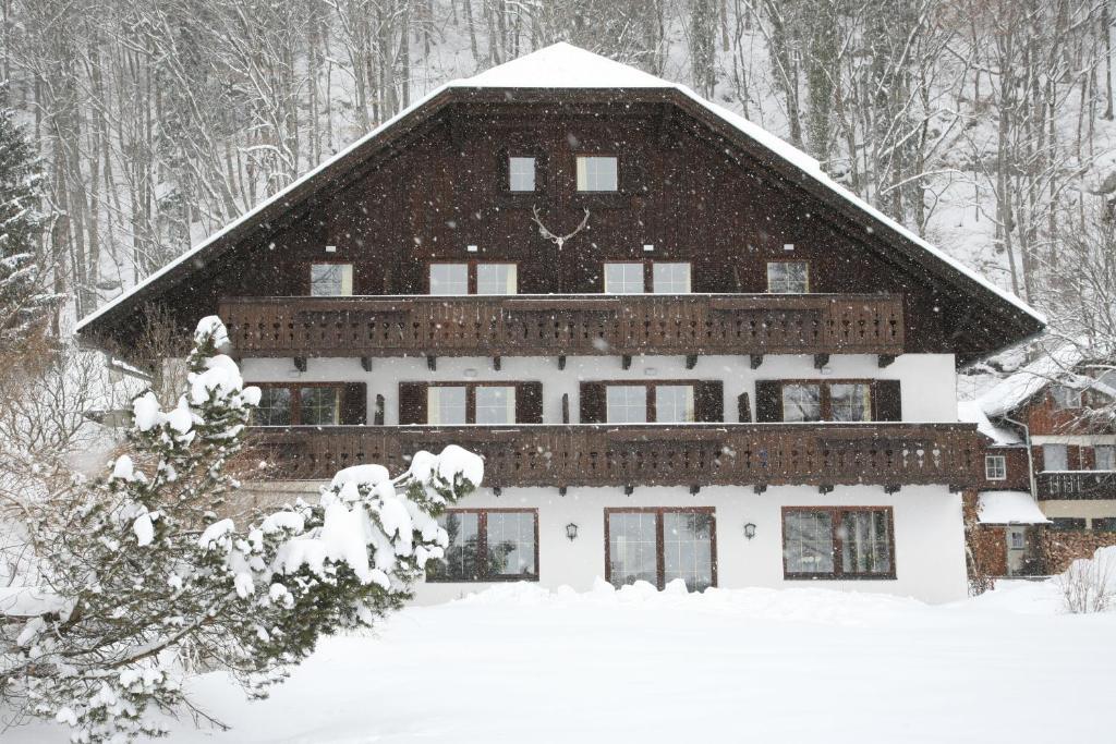 Hotel & Gasthof Fuerberg Sankt Gilgen Exterior photo