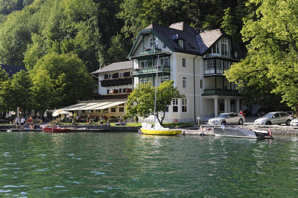 Hotel & Gasthof Fuerberg Sankt Gilgen Exterior photo